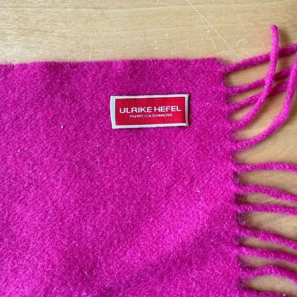 ULRIKE HEFEL CASHMERE SCARF BARBIECORE PINK FRINGE CLASSIC WARM BOLD LUXURY CHIC - Picture 8 of 10